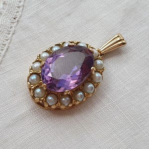 Vintage 1974 Amethyst & Seed Pearl Pendant in 9ct Gold | London Hallmarked | Halo Necklace