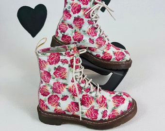 90&#39;s Dr. Martens white Valentine rose boots rare Victorian floral cream allover print shoes combat lace up wedding size US 7 UK 5 EU 38