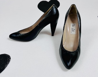 1980s Van Eli black leather high heels 80s sexy pointed curved tapered heel pumps Classic Minimal New Wave Made in Spain size 7.5 M 38