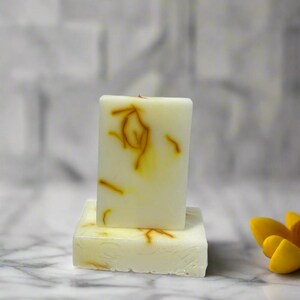 Goat Milk & Saffron Soap Bar – Natural Moisturizing Handmade Soap for Sensitive Skin and Luxury Skincare Gift, organic skincare, herbal soap