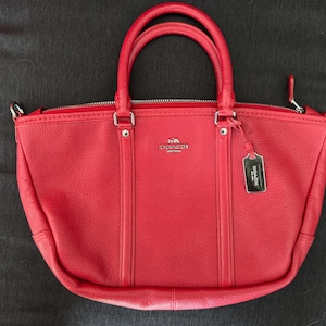 Bolso bandolera central de piel granulada de Coach