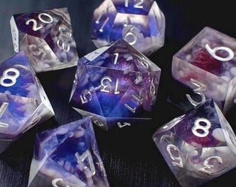 Jeu de dés en résine nuage - Dés polyédriques à bords tranchants faits main pour D&D et TTRPG