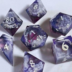 Juego de dados de resina Cloud: dados poliédricos hechos a mano con bordes afilados para juegos de rol de D&D.