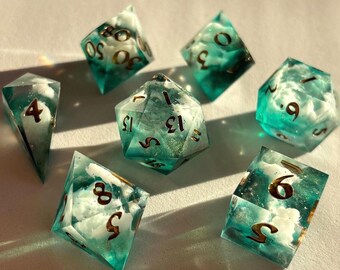 Conjunto de dados de resina verde esmeralda – Borda afiada, feitos à mão para RPG de mesa