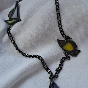 Gebrandschilderd Glas Paarse Zeilboten en Gele Vis Ketting