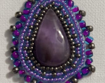 Ciondolo con perline viola ametista