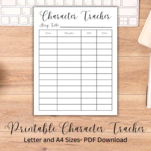 Könnte beinhalten: Ein weißer, druckbarer Charakter-Tracker mit einem Raster für Story-Details. Das Dokument enthält den Titel "Character Tracker" in eleganter Schrift. Eine Tastatur, ein Stift und ein Notizblock sind auf einer Holzoberfläche zu sehen.