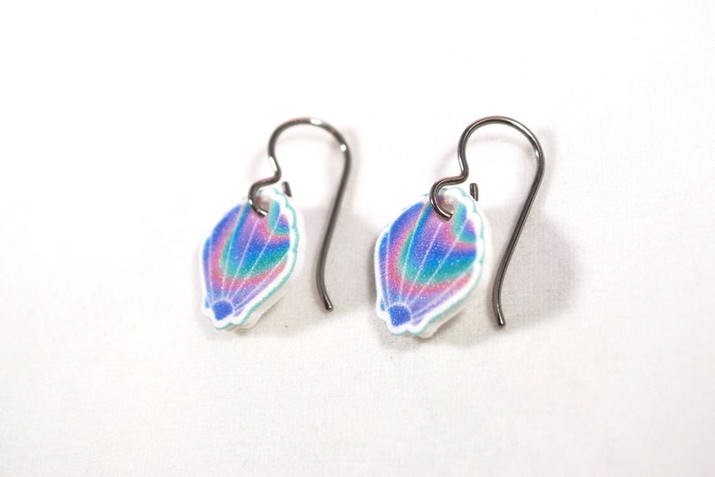 Rainbow Clam Shell Niobium Dangle Earrings Drop Earrings French Hook Earrings Mermaid Seashell Earrings