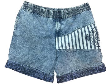 Szorty z denimu w stylu vintage z lat 80. i 90. z efektem sprania: aztecki pasek w stylu boho na festiwal