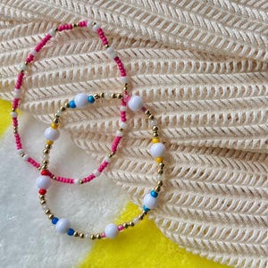 &quot;The &quot;&quot;Girly POP&quot;&quot; Stapel, 14k Gold gefülltes Armband, Rocailles Armband, Sommer Schmuck, Stretch Perlen Schmuckstapel.&quot;