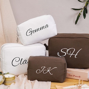 Borsa per cosmetici personalizzata con motivo a nido d'ape, borsa per il trucco ricamata, borsa per cosmetici di grande capacità, borsa per il trucco con monogramma, regalo per damigella d'onore, regalo per lei