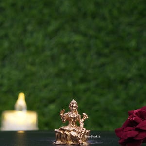 Gudinnan Balambika Idol | Bala Tripurasundari | 3,5 cm handgjord Panchaloha bronsstaty | Kunskapens gudinna sittande på lotusblomma för hemmets tempel