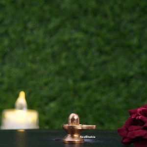 Ídolo de Shiva Lingam / 2 cm, bronce Panchaloga hecho a mano, fundición a la cera perdida / Estatua hindú de Lingam para pooja, meditación, templos y decoración espiritual