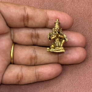 Ídolo de Garuda em Latão, 2,8 cm | Estátua de Garuda com as Mãos Juntas | Miniatura de Vishnu Vahana | Presente de Decoração Espiritual Hindu
