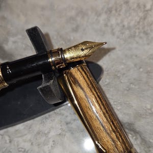 Elite - Instrumento de escritura de madera exótica hecho a mano, pluma estilográfica elegante y única personalizada, pluma personalizada hermosa y lujosa única en su tipo.