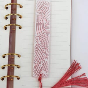 Handmade Resin Bookmark | Epoxy Bookmark with Dried Flowers | Gift for Book Lovers | Aesthetic Transparent Bookmark | Unique Book Accessory