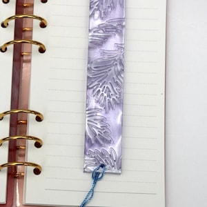 Handmade Resin Bookmark | Epoxy Bookmark with Dried Flowers | Gift for Book Lovers | Aesthetic Transparent Bookmark | Unique Book Accessory