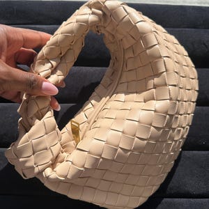 Gewebte Knotentasche für Frauen, kleine verwobene Kupplung, Knödeltasche, Hobo-Ledertasche, gewebte Clutch-Tasche, Geschenk für sie, minimalistische Luxushandtasche