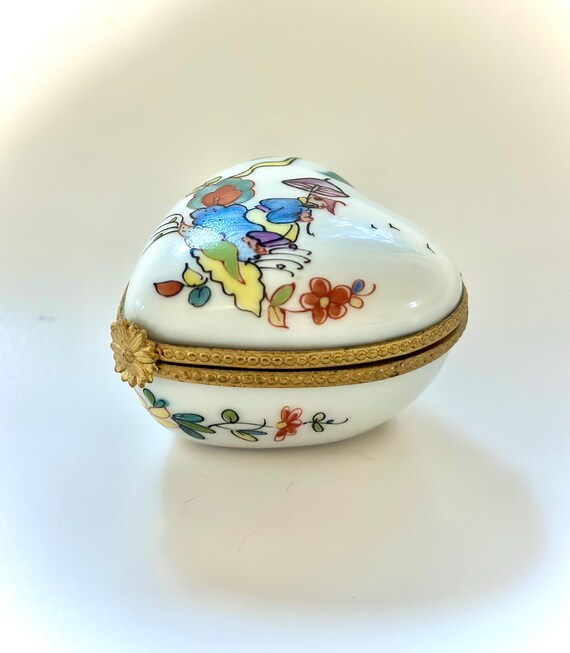 Vintage Heart-Shaped Limoges France Hand-Painted Porcelain Trinket Box View 5
