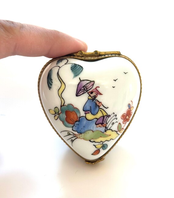 Vintage Heart-Shaped Limoges France Hand-Painted Porcelain Trinket Box View 4