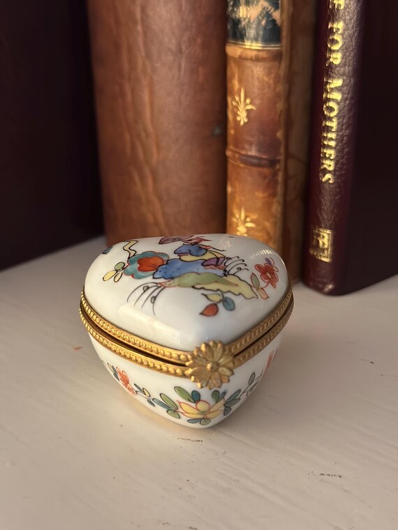 Vintage Heart-Shaped Limoges France Hand-Painted Porcelain Trinket Box View 2