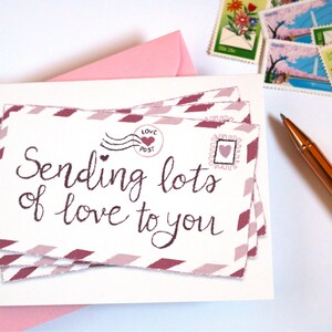 Enviándote mucho amor por correo aéreo Tarjeta de felicitación en blanco / papelería ilustrada para el Día de San Valentín, Día de Galentine, Aniversario, Boda