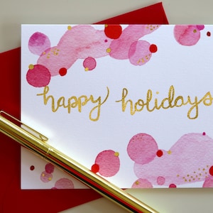 Bonnes fêtes de Noël rouge abstraite d&#39;aquarelle carte de vœux | Ensemble de papeterie pliée illustrée avec calligraphie dorée