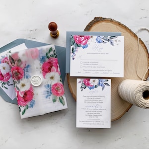 Convites de casamento florais azuis empoeirados, suíte de casamento com flores em aquarela rosa, convites de casamento impressos, selos de cera de velino, coleção Kayleigh