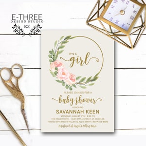 Rosa Blumen Reifen Kranz Baby Mädchen Dusche Einladung mit Grün und Gold Akzente - digitale Datei oder gedruckte Karten