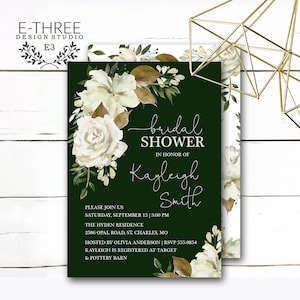 Invitación de ducha nupcial floral verde oscuro con flores blancas - Gardenia y rosas - tarjetas impresas o archivo digital