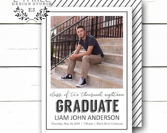Puede incluir: Un anuncio de graduación con un fondo de rayas blancas y negras. El anuncio presenta una foto de un joven con una camisa gris y pantalones caqui sentado en un tramo de escaleras. El texto dice "class of two thousand eighteen GRADUATE LIAM JOHN ANDERSON Thursday, May 24, 2018 | 7:00 pm | Black River Coliseum"