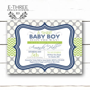Navy Baby Boy Shower Uitnodigingen - Navy Gray Green Boy's Modern Baby Shower Uitnodiging met Chevron Polka Dots