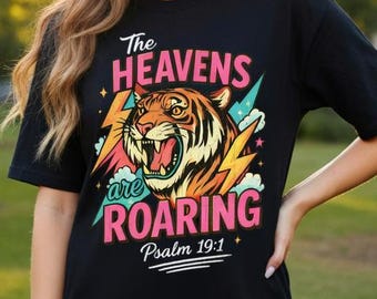 Camiseta "Los cielos rugen", camiseta cristiana retro, ropa con versículos bíblicos estéticos, regalo para mujer cristiana, camiseta gráfica vintage de fe.