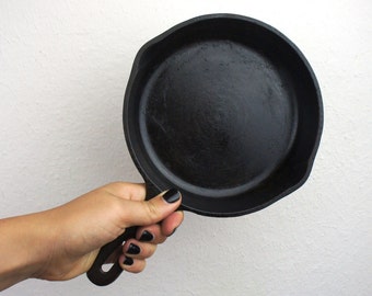 Vintage Small Black Cast Iron Skillet, Bare Cast Iron, Little Frying Pan, 1980s Camping Cookware, Cleaned and Seasoned Made in Taiwan 310070