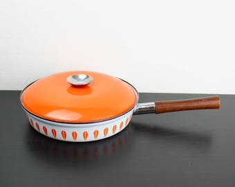 Vintage Cathrineholm 10.5 Inch Lotus Skillet, Orange and White Enameled Steel Lidded Frying Pan with Wooden Handle 180114