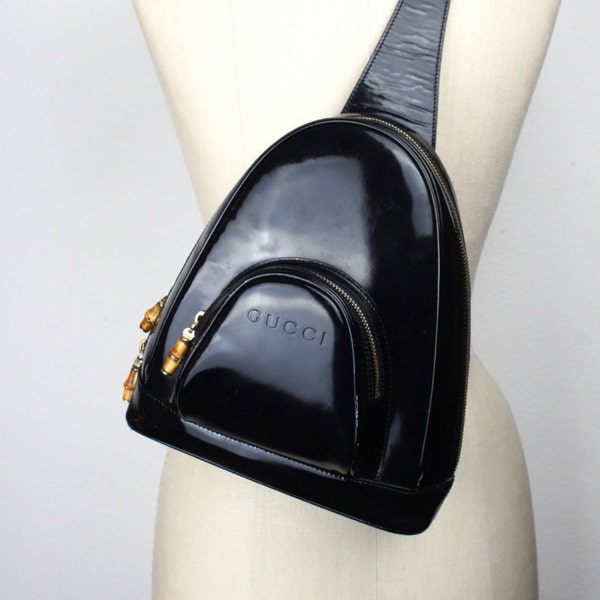 Vintage Gucci kleine zwarte 1 schouder Gucci rugzak tas, zwart lakleer, Sling tas, Cross Body, een schoudertas, jaren 1980 060014