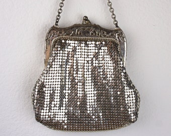 Small Silver Vintage Bag by Whiting and Davis, Made in the 1950s, Flapper Style, Hollywood Regency, Classic Elegant with Chain Strap
