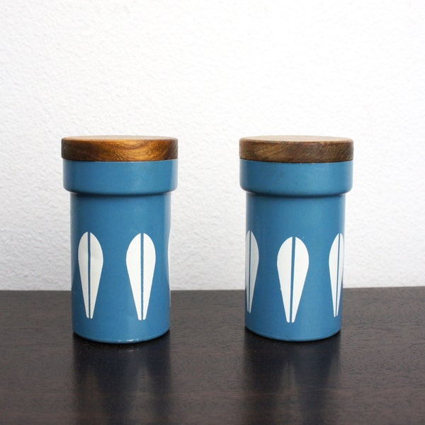 Vintage Cathrineholm Lotus Salt and Pepper Shaker Set, Teal Turquoise Blue Spice Jars Teak Lids, Painted Aluminup, Made in Japan