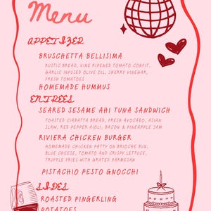Puede incluir: Una tarjeta de menú rosa con texto e ilustraciones en rojo, incluyendo una bola de discoteca, corazones, una copa de vino y un pastel de tres pisos. El texto enumera aperitivos, platos principales y guarniciones como Bruschetta Bellisima y ensaladas.
