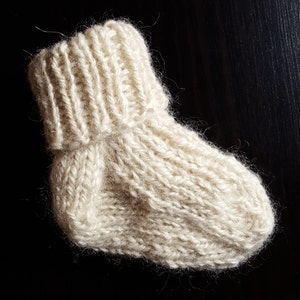 Wee Pea! baby socks | pdf knitting pattern | fits newborns - 12 months