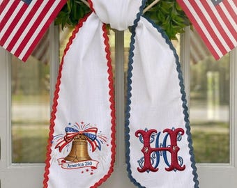 Banda conmemorativa del 250 aniversario de Estados Unidos – Campana bordada, monograma (hecha a mano por la familia)