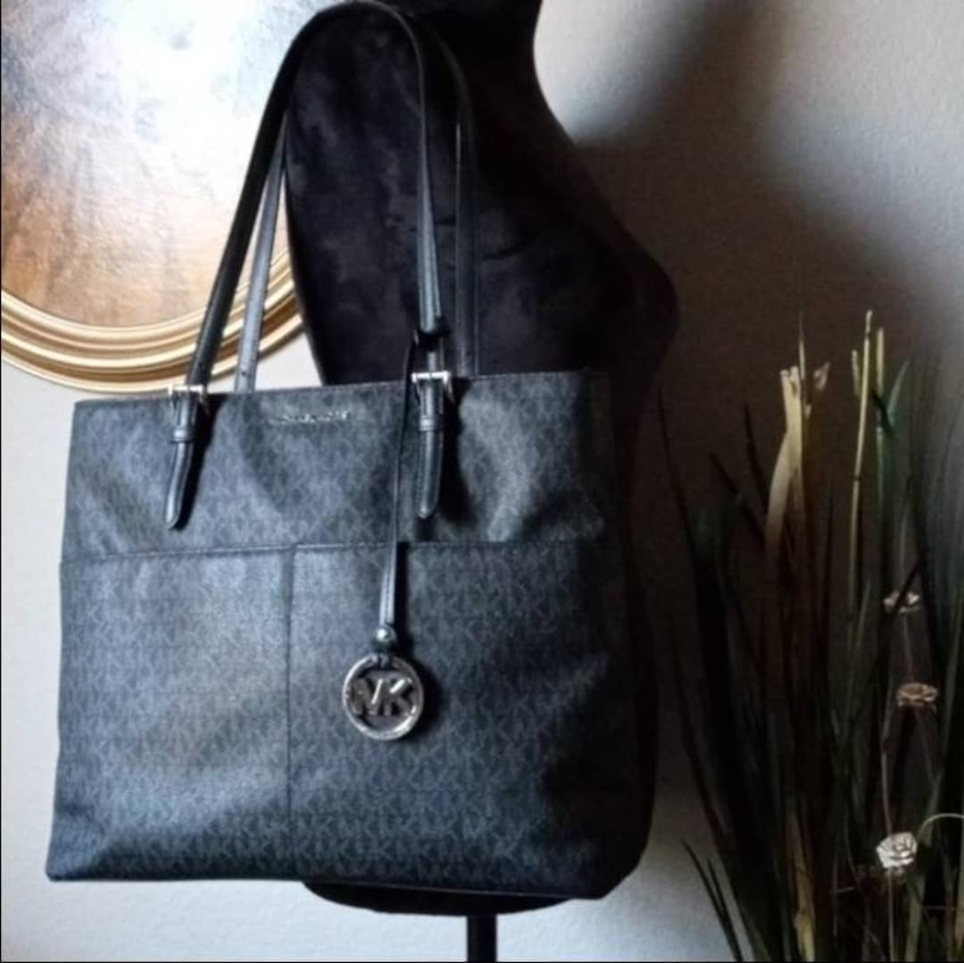 Michael kors tote signature hotsell