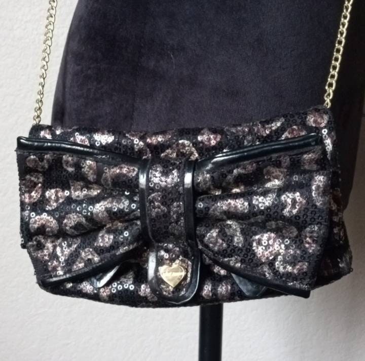 BETSEY JOHNSON Black and Metallic Sequin Leopard Crossbody Clutch Purse. Etsy Ireland