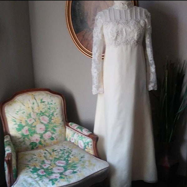 Vtg 60s Priscilla of Boston Ivory Bead / Sequin Floral Lace Wedding Dress. Sz 2