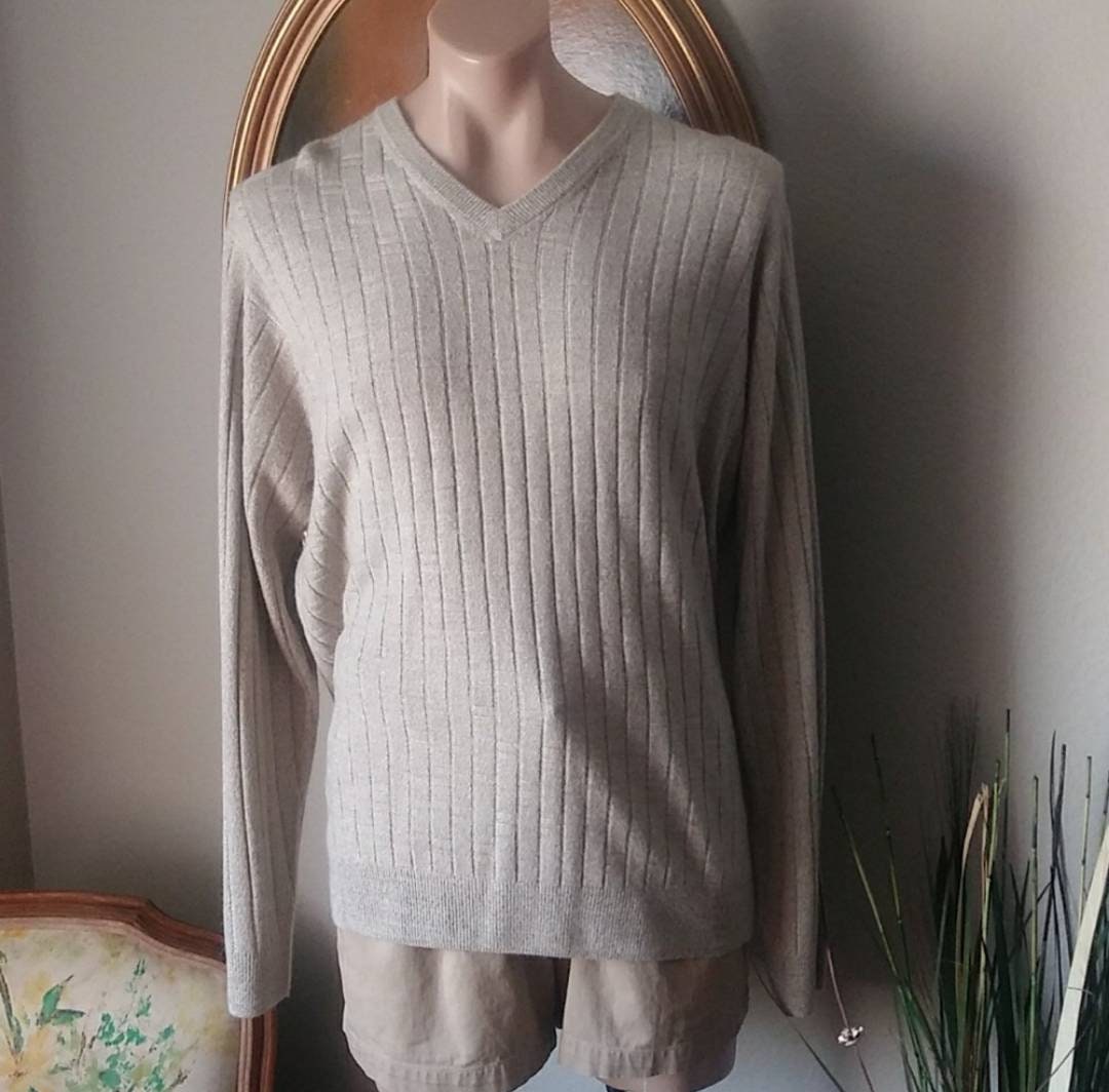 jmmnkts Geoffrey Beene Mens Beige V Neck Sweater. XL