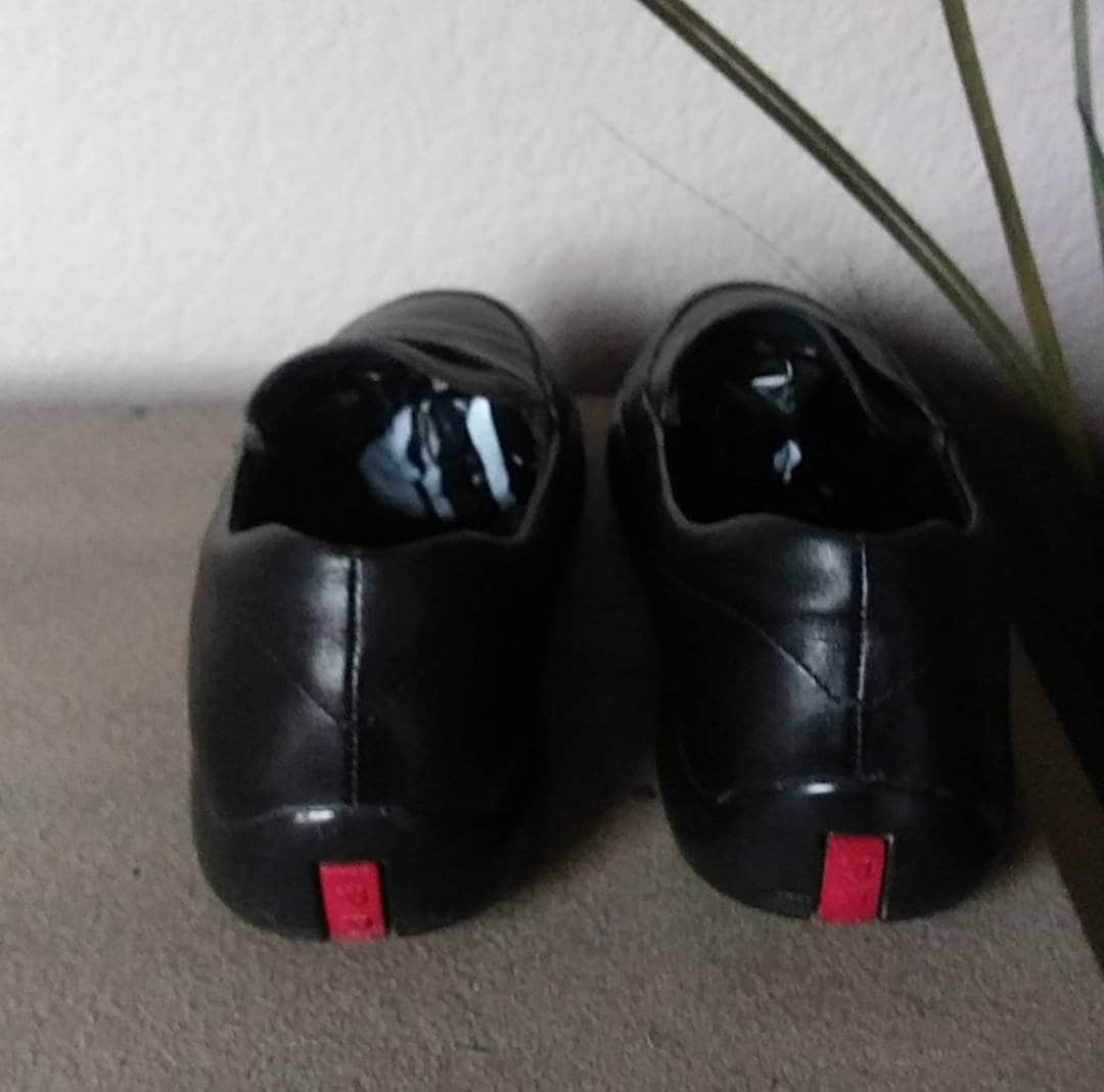 Vintage PRADA Women display picture 1