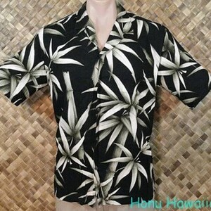 PARADISE BAY mens Hawaiian Shirt. Large