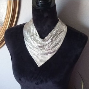 Vintage 1970&#39;s WHITING & DAVIS Silver Toned &quot; Disco &quot; Chainmail Mesh Scarf Bib Necklace.