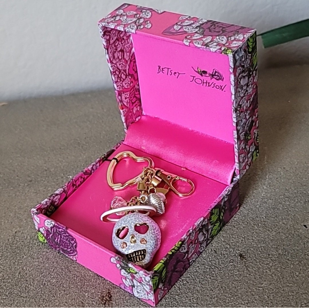New Vintage! BETSEY JOHNSON White Sugar Skull Angel Purse
