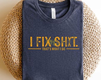 Arreglo cosas, eso es lo que hago. Camiseta unisex, camisetas para papás arregladores, camiseta divertida, regalo para el Día del Padre, regalo para papá, camiseta de herramientas gráficas, camisetas para papás.